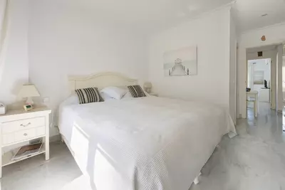 Middle Floor Apartment in Nueva Andalucía