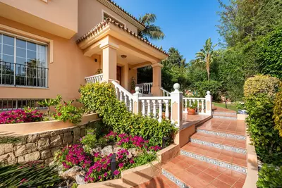 Detached Villa in Nueva Andalucía