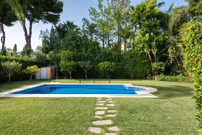 Detached Villa in Nueva Andalucía