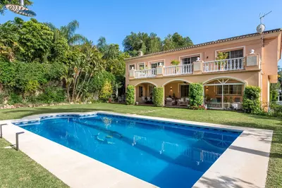 Detached Villa in Nueva Andalucía
