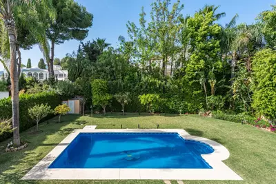 Detached Villa in Nueva Andalucía