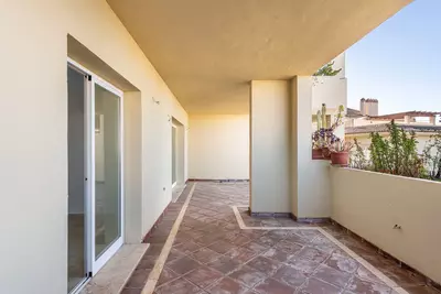 Middle Floor Apartment in Selwo