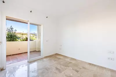 Middle Floor Apartment in Selwo