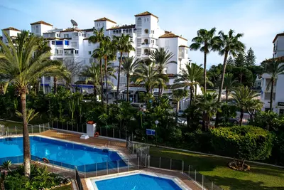 Middle Floor Apartment in Puerto Banús