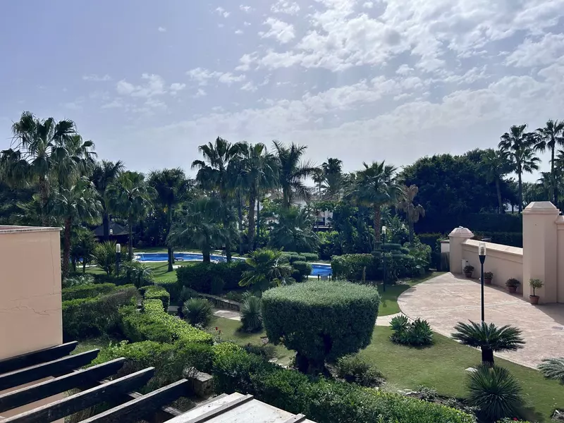 Middle Floor Apartment in Puerto Banús