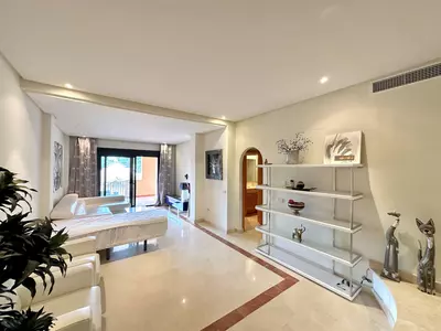 Middle Floor Apartment in Puerto Banús