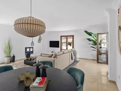 Detached Villa in Selwo