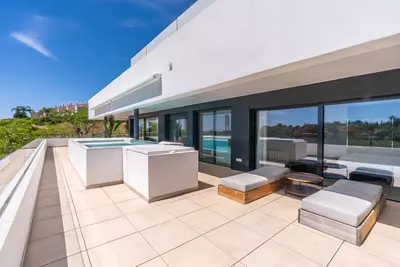 Middle Floor Apartment in Estepona