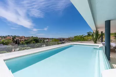 Middle Floor Apartment in Estepona