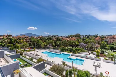 Middle Floor Apartment in Estepona