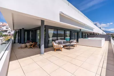 Middle Floor Apartment in Estepona