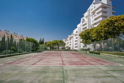 Middle Floor Apartment in Estepona