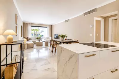 Middle Floor Apartment in Puerto Banús