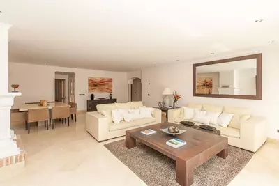 Middle Floor Apartment in Elviria