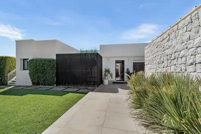 Detached Villa in Nueva Andalucía