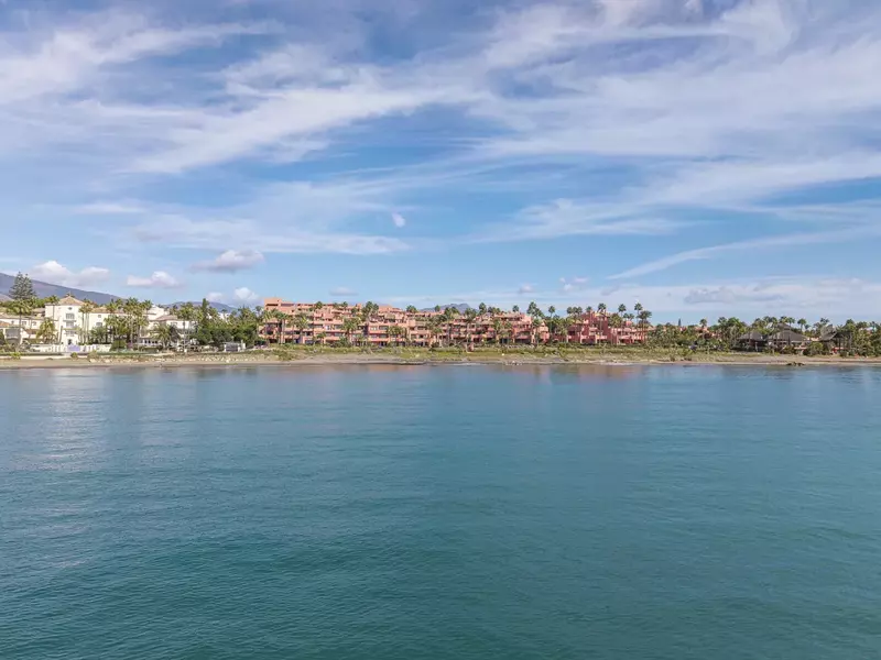 Middle Floor Apartment in Estepona