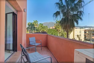 Middle Floor Apartment in Estepona