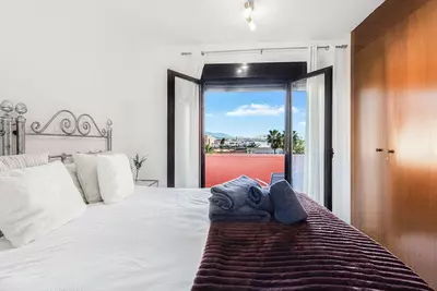 Middle Floor Apartment in Estepona