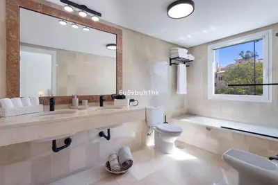 Middle Floor Apartment in Estepona