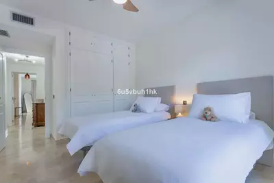 Middle Floor Apartment in Estepona