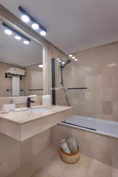 Middle Floor Apartment in Estepona