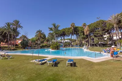Middle Floor Apartment in Estepona