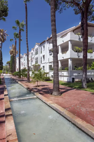 Middle Floor Apartment in Estepona