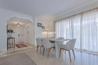 Middle Floor Apartment in Estepona
