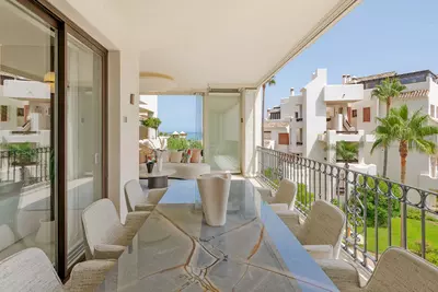 Middle Floor Apartment in Estepona