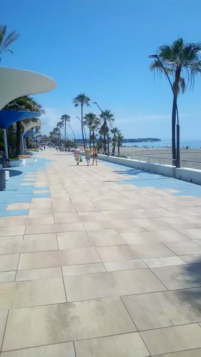 Middle Floor Apartment in Estepona