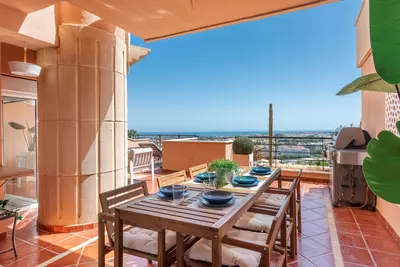 Middle Floor Apartment in Nueva Andalucía