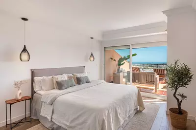 Middle Floor Apartment in Nueva Andalucía