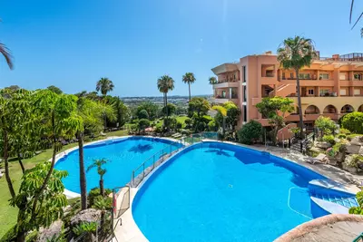 Middle Floor Apartment in Nueva Andalucía