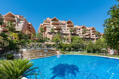 Middle Floor Apartment in Nueva Andalucía
