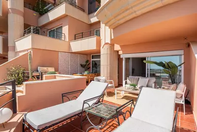 Middle Floor Apartment in Nueva Andalucía