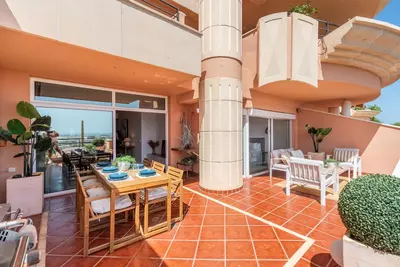 Middle Floor Apartment in Nueva Andalucía
