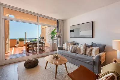 Middle Floor Apartment in Nueva Andalucía
