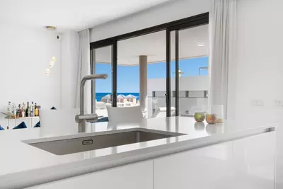 Middle Floor Apartment in Estepona