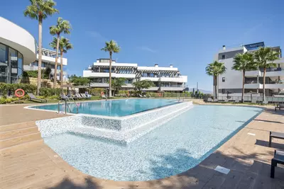 Middle Floor Apartment in Estepona