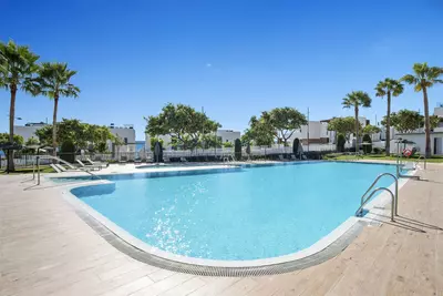 Middle Floor Apartment in Estepona