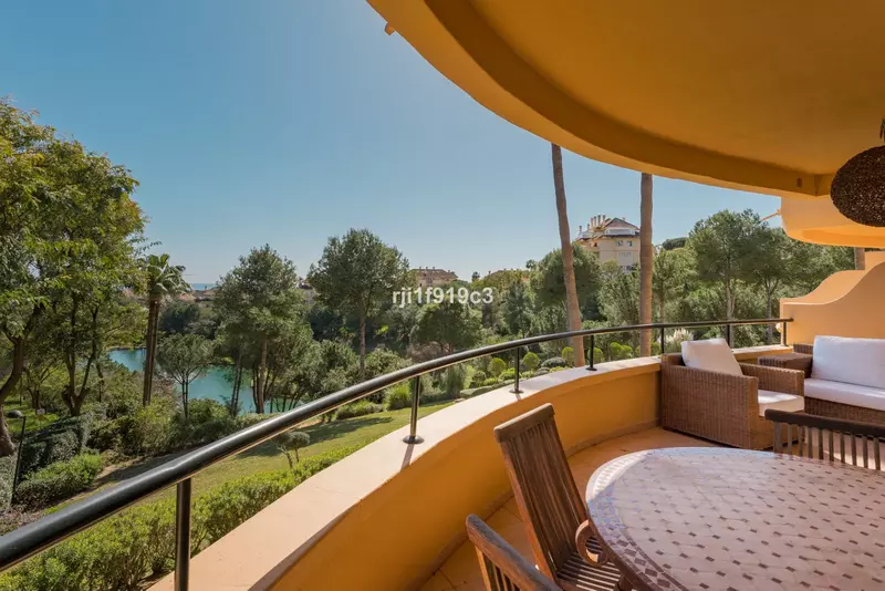 Middle Floor Apartment in Elviria