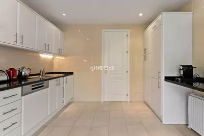 Middle Floor Apartment in Elviria