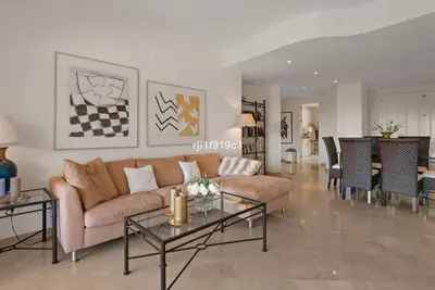 Middle Floor Apartment in Elviria