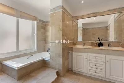 Middle Floor Apartment in Elviria