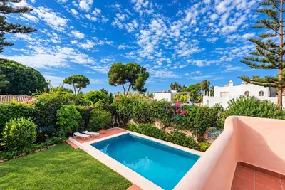 Detached Villa in El Paraiso