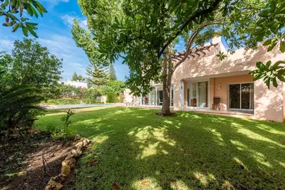Detached Villa in El Paraiso