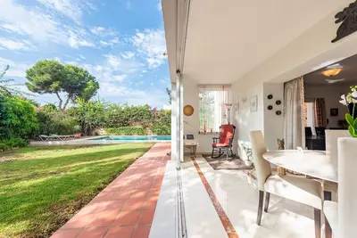 Detached Villa in El Paraiso