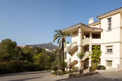 Middle Floor Apartment in Nueva Andalucía
