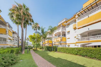 Middle Floor Apartment in Nueva Andalucía