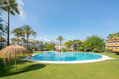 Middle Floor Apartment in Nueva Andalucía